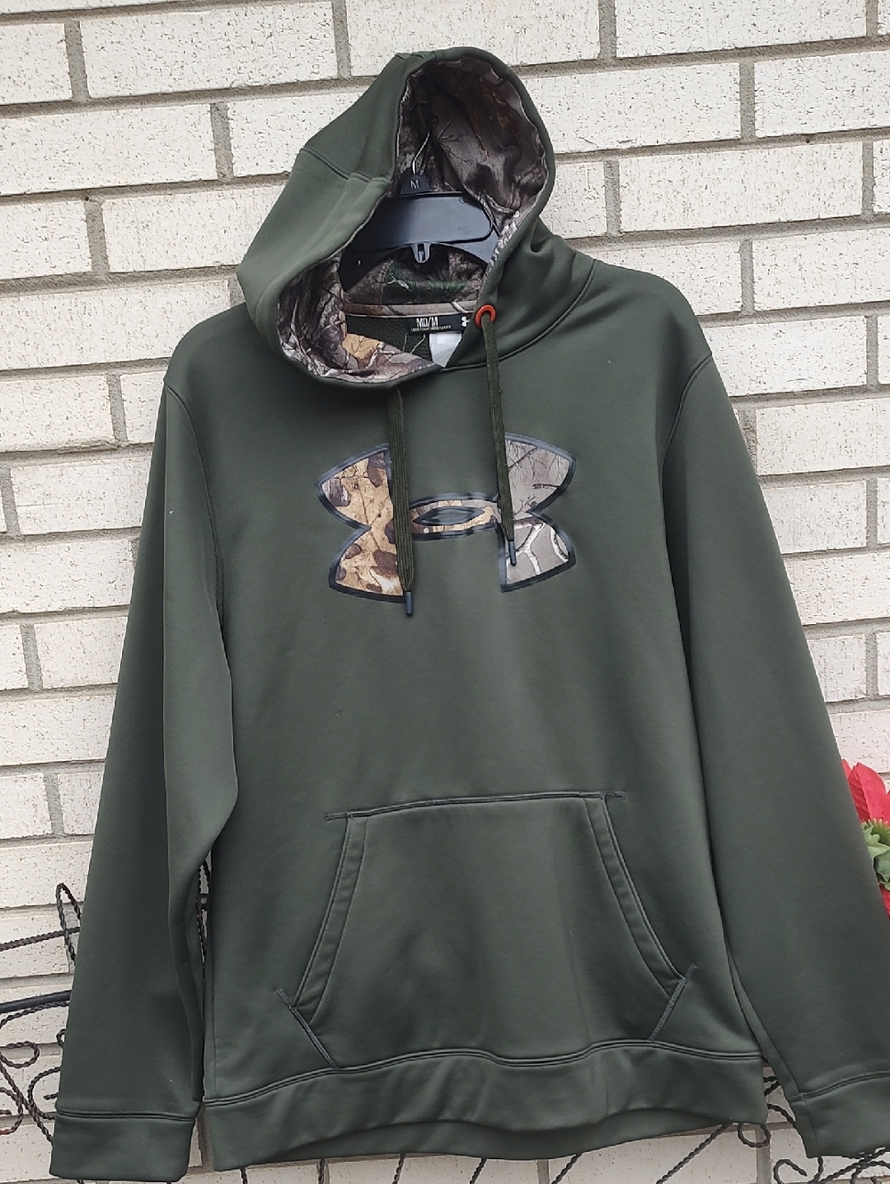 Under Armour// Olive Green Pullover Hoodie